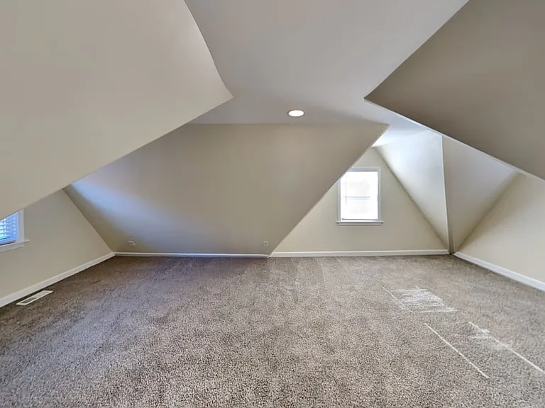 2831 N Austin Ave — Photo 8