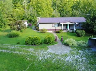 629 River Rd, Walton, WV 25286