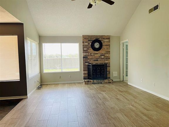 3rd image of 3023 Garden Ln
