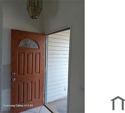 5 bed, 1583 sqft, $4,350 — Photo 2