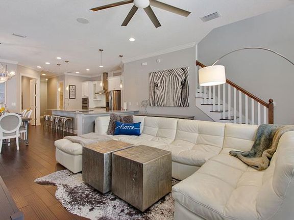 4th image of 403 S Melville Ave