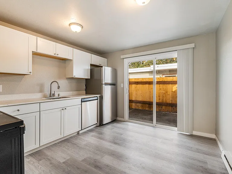 11320 Bridgeport Way SW — Photo 6
