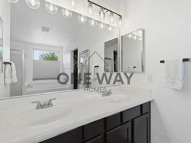 8953 E Hillview St — Photo 33