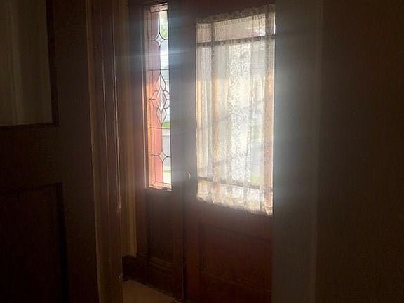 4th image of 179 Newfield St