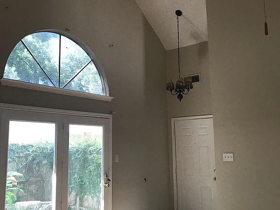 4th image of 3723 Somerton Dr
