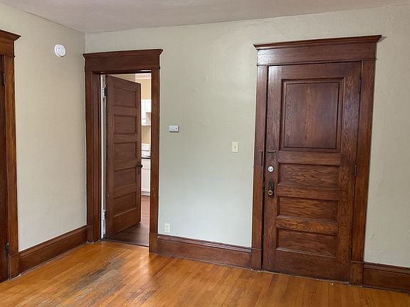 4th image of 301 Dayton Ave APT 8
