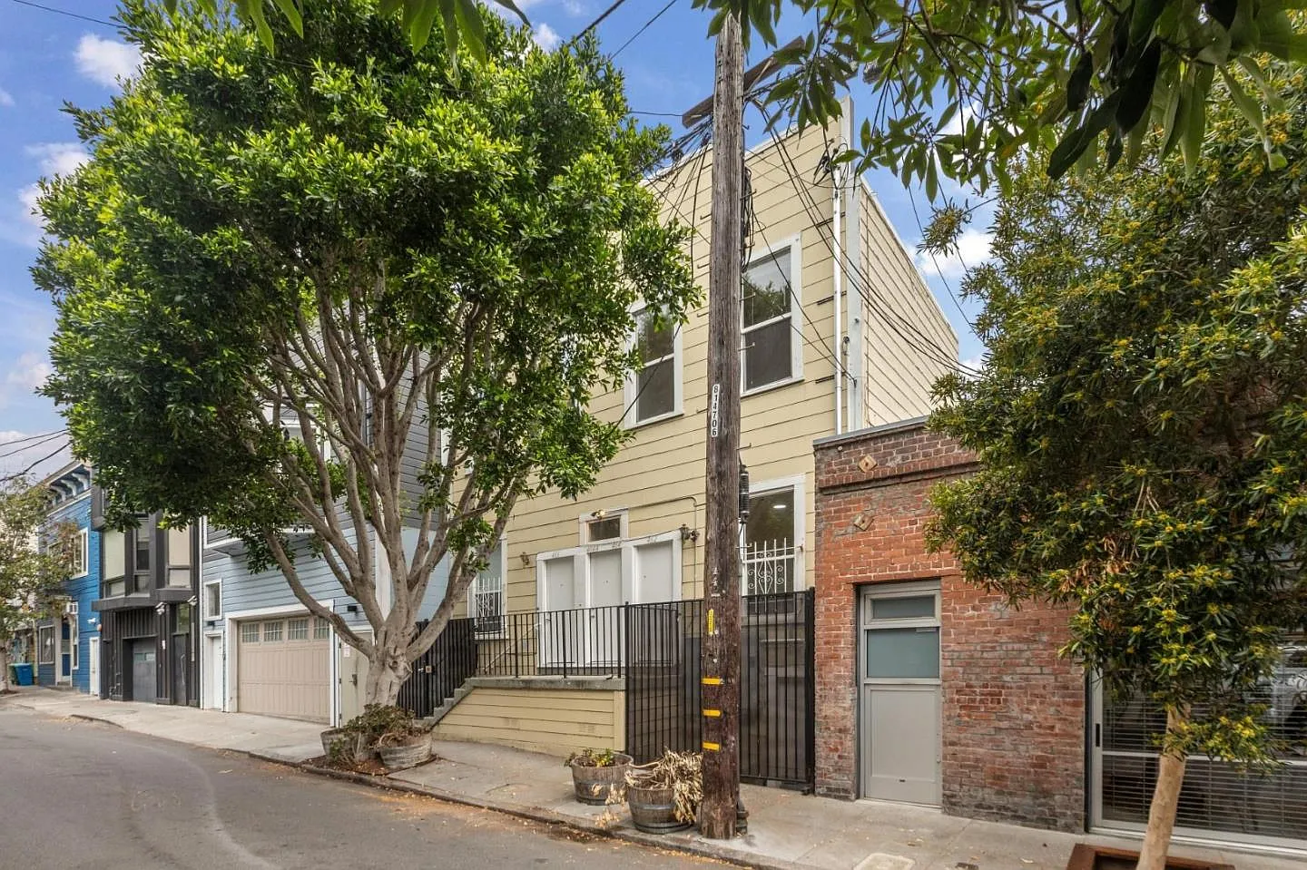 464 Linden St - Photo 1