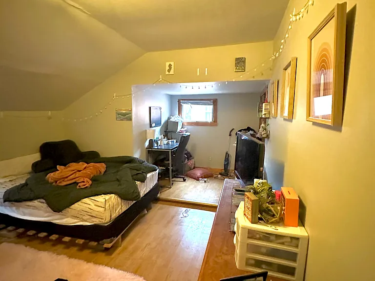 401 W Green St — Photo 14