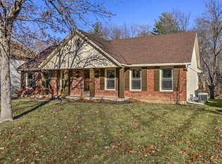 10108 NW Mirror Lake Dr, Parkville, MO 64152
