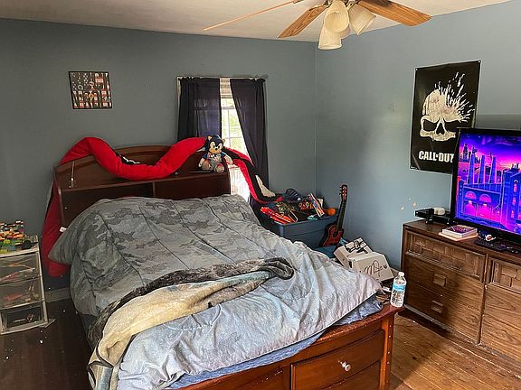 2nd large bedroom upstairs