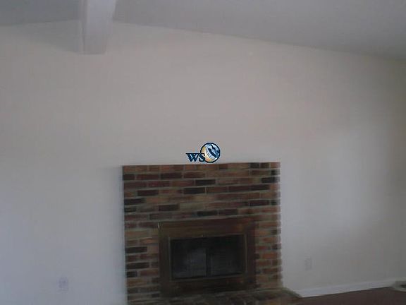 Nice three bedroom near Route 66 - Photo 3
