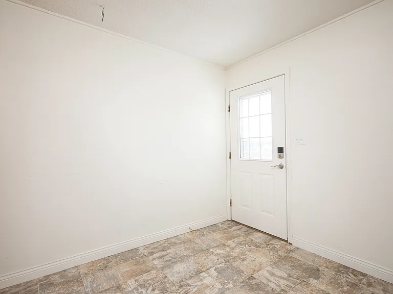 107 W Workman St #D — Photo 9