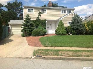 1278 Parkwood Dr, Merrick, NY 11566