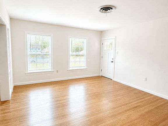 4th image of 2111 Live Oak St