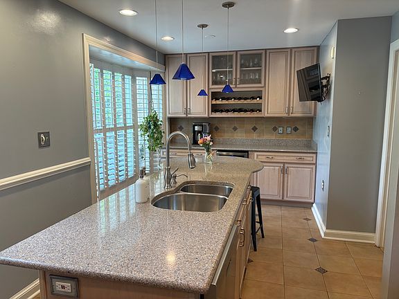 3rd image of 1705 Dogwood Dr