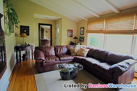 3rd image of 2569 Holloway Ave E