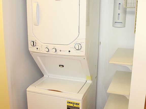 Washer Dryer in Unit