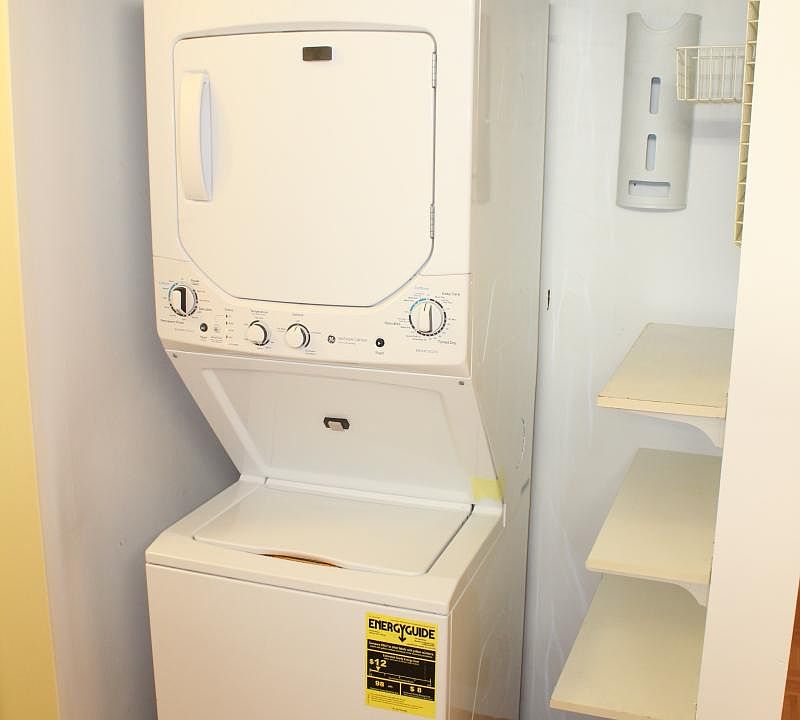 Washer Dryer in Unit