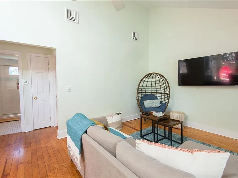 393 Aquidneck Ave — Photo 2
