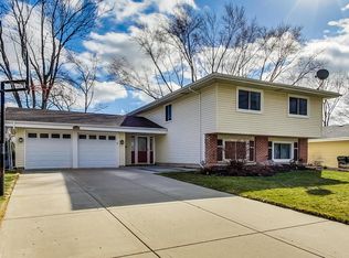 1315 Blair Ln, Hoffman Estates, IL 60169
