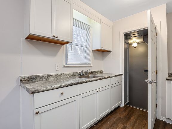 9-web-or-mls-18932 Kenosha Street Harper Woods0011_05162023