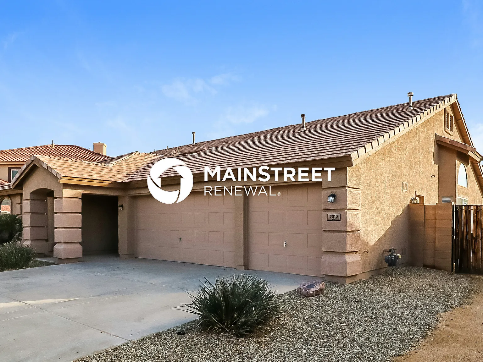 9015 S 50th Ln — Photo 2