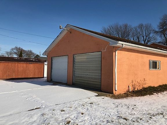 2nd image of 902 N Vermillion St