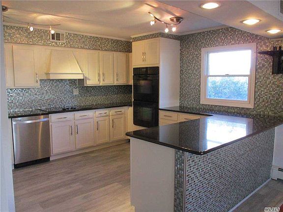 3rd image of 3924 Greentree Dr