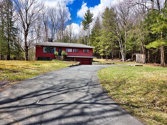 3rd image of 63 Oak Hill Rd