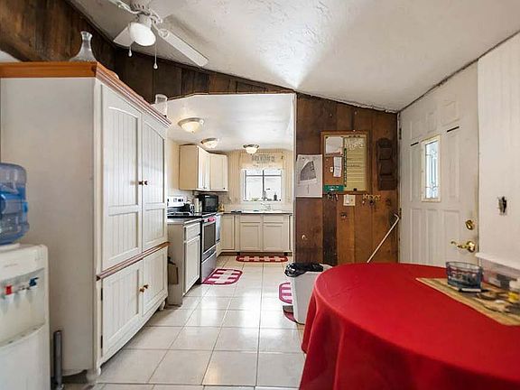 3rd image of 200 Reservation St