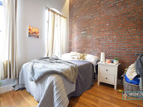3rd image of 667 Evergreen Ave APT 3