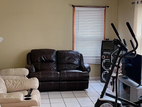 4th image of 1604 N 43rd Ave
