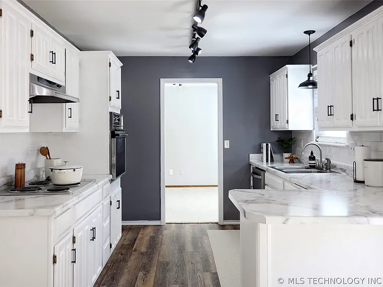 3210 S Chestnut Ave — Photo 5