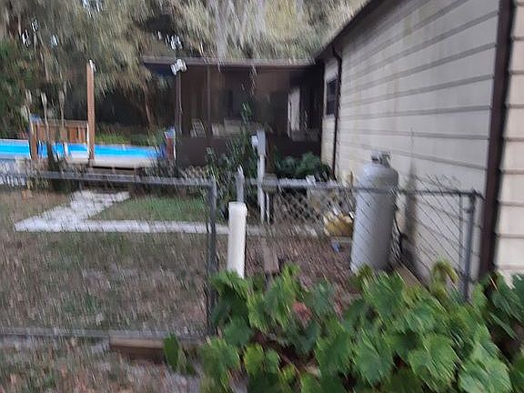 side yard screened in porch,