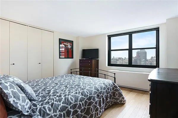 Rented by R New York | media 18