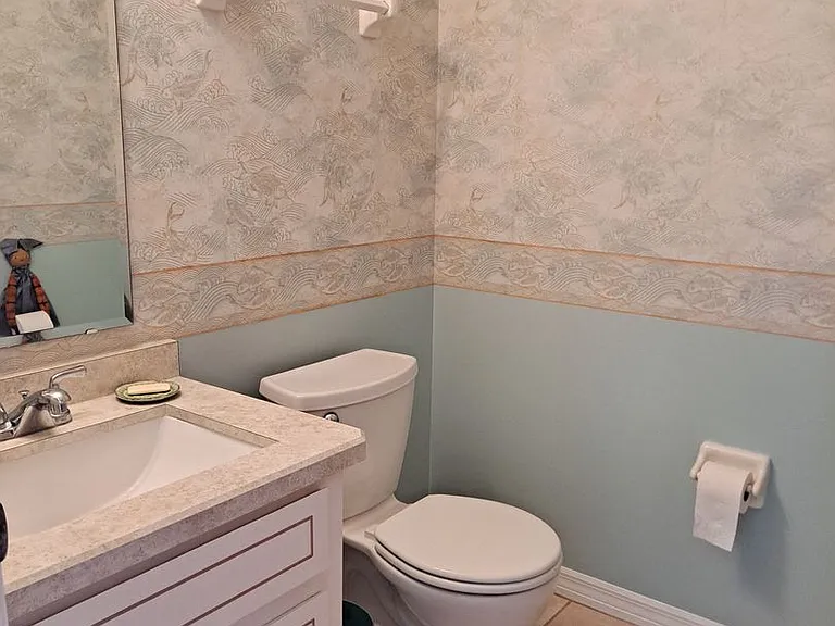 806 E 8th Ave — Photo 26