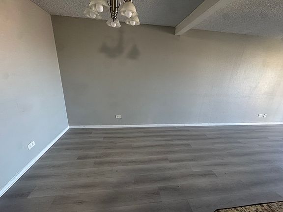 5th image of 2325 S Linden Ct