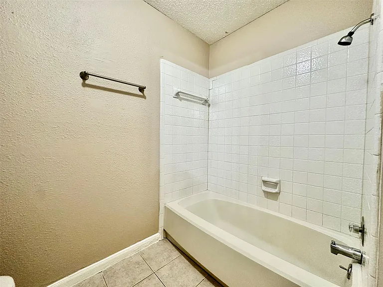 1611 Onion Creek Village Dr #A — Photo 18