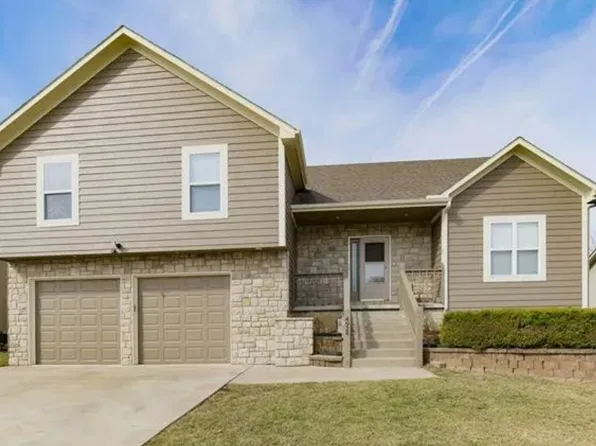 4924 Parkway Dr, Leavenworth, KS 66048