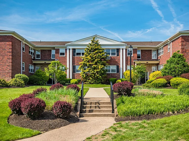 Wayne Village Apartments — Photo 15