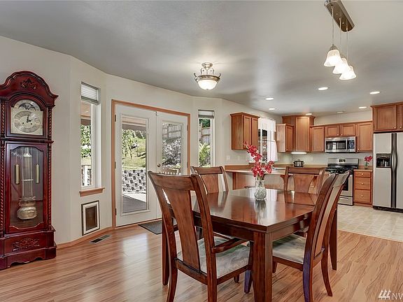 Enjoy many meals in this airy open space. 