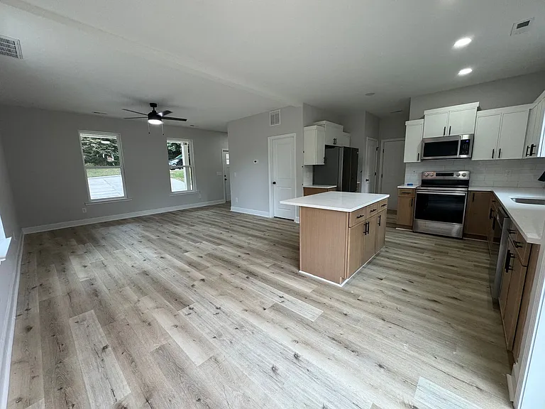 3530 Charing Cross Rd — Photo 26