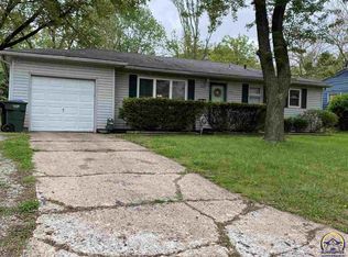 1560 SW Glendale Dr, Topeka, KS 66604