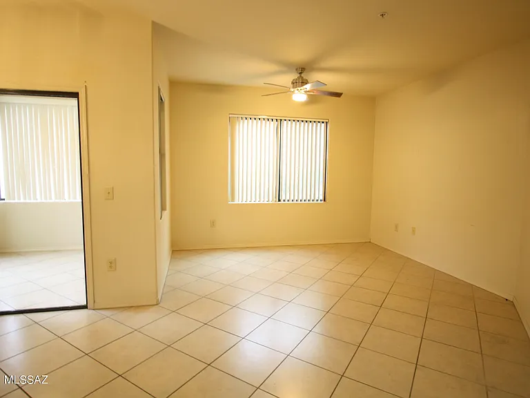 2550 E River Rd #5104 — Photo 2