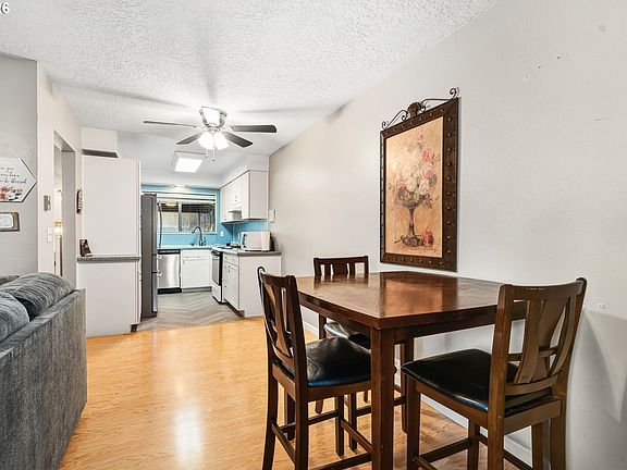 4th image of 180 NE Kane Dr