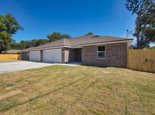 810 Hilltop Rd, Mary Esther, FL 32569