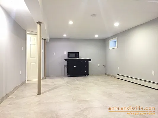 Rented by aptsandlofts.com | media 1