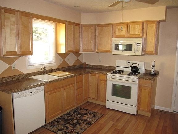 5th image of 915 Webb Dr
