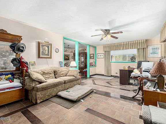 5th image of 2250 W AUGUSTA Avenue