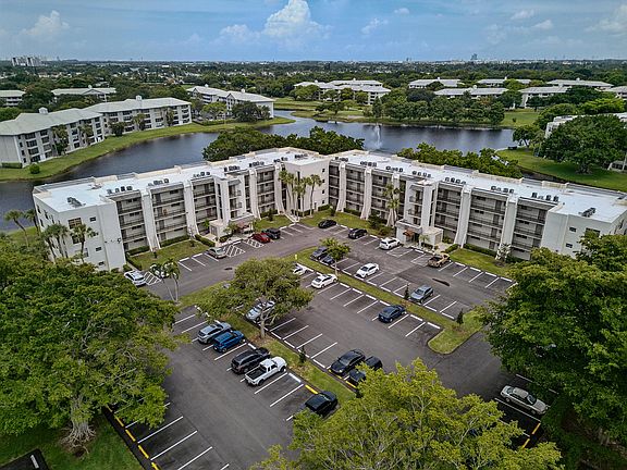 3rd image of 9420 Poinciana Place #108